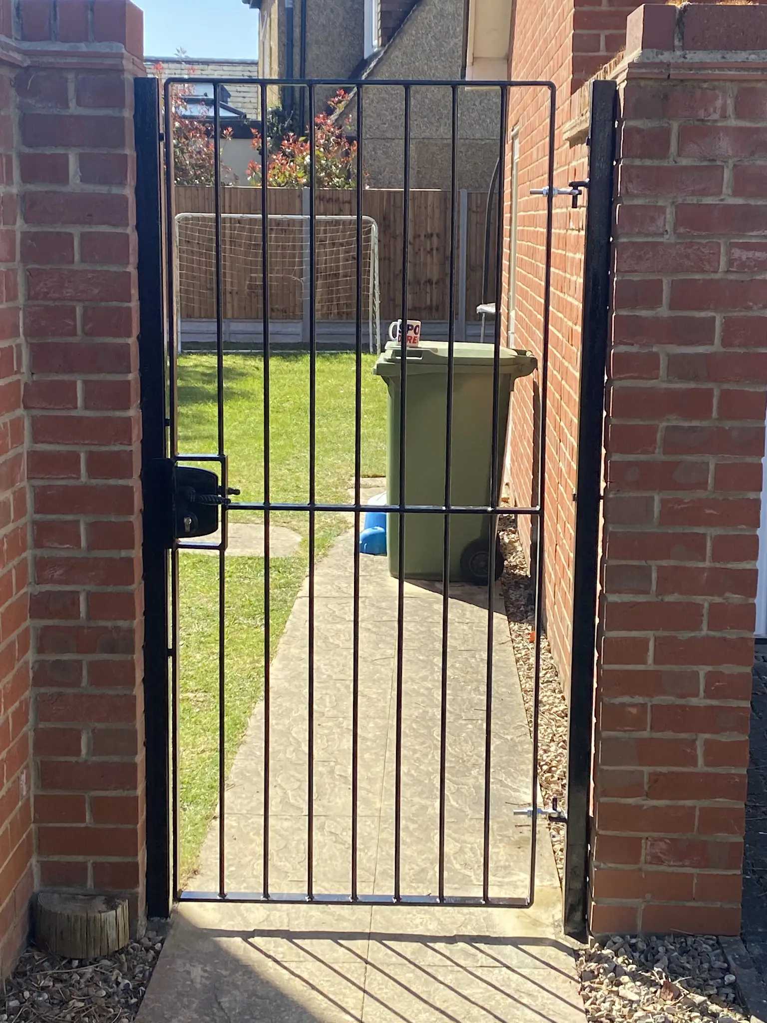 fencing-and-gate-contractor-in-watford-hertfordshire-4